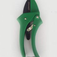 Секатор с храповым механизмом, пластиковый корпус, L=184 мм.  ...UNITRAUM UN-C0667