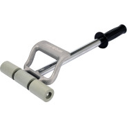 Валик прижимной резиновый 38х190мм со стальной телескопической ручкой 450-690мм  ...YATO YT-44152