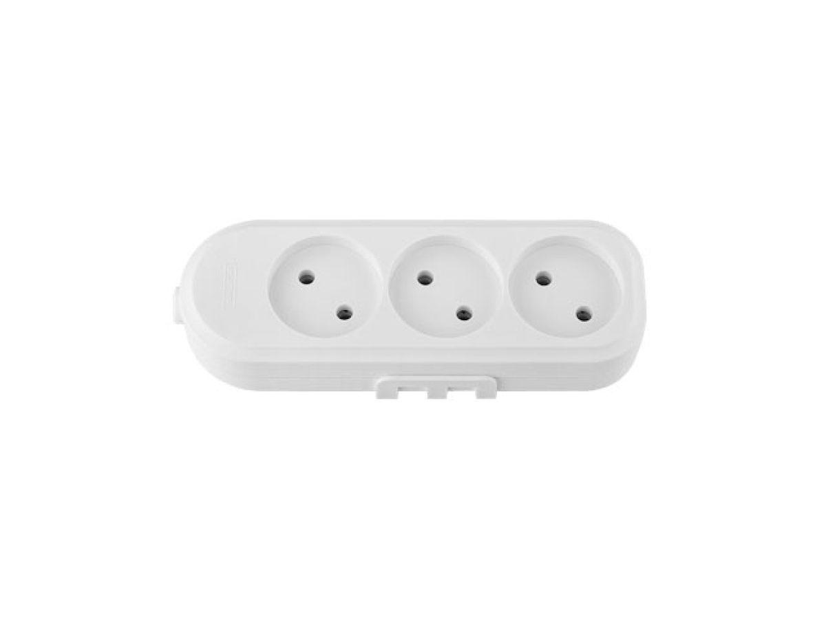 Розетка 3-ая переносная (б/з, 16А, 250В, струезащ.) белая, (IP55) BYLECTRICA Р16-9161