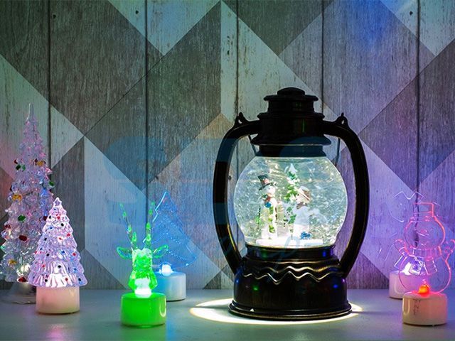 Декоративный фонарь с эффектом снегопада и подсветкой "Снеговики", белый ... NINGBO JIA SHE TRADING CO.,LTD. (Китай) 501-061
