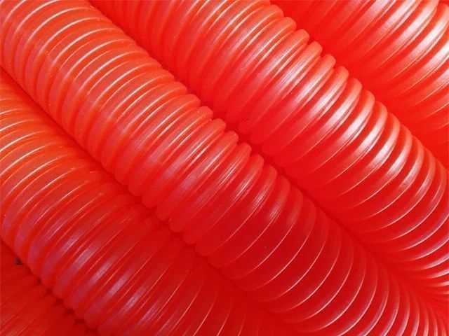 Трубка защитная гофрированная 22/27 mm бухта 50м красная (для 20 трубы) (Пешель для 20 трубы) AV Engineering