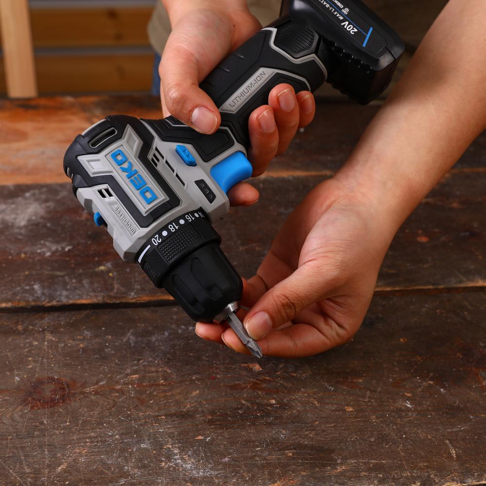 Дрель-шуруповерт аккумуляторная, 20В, 2 АКБ 2,0 А.ч, 45 Нм, 0-450/0-1700 об/мин,  сталь/дерево 12/24 мм,  DEKO Sharker 20V PRO