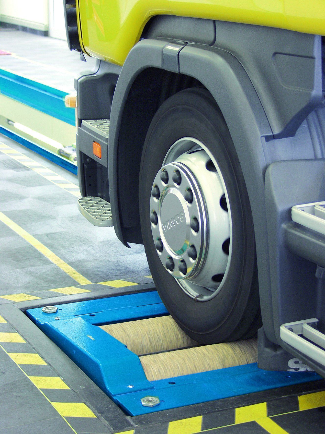 Тормозной стенд  с допустимой нагрузкой на ось 18 т (20 т)  ...MAHA MBT 7200 LON Classic