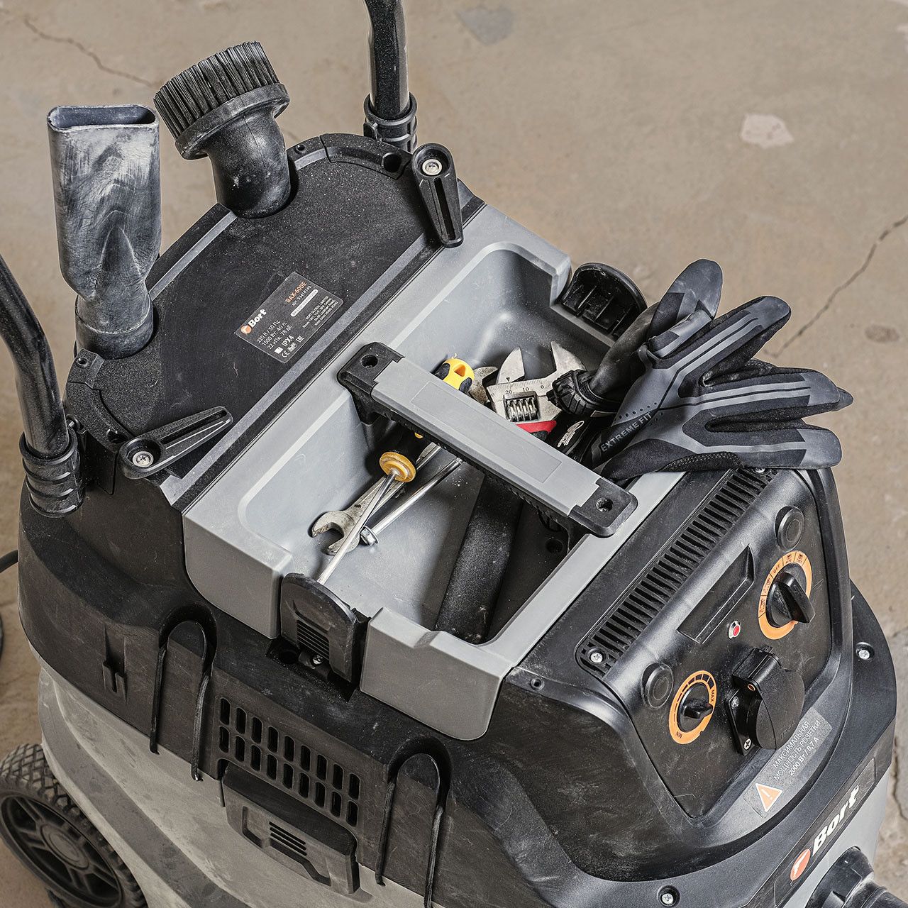 Пылесос строительный Bort BAX-600E