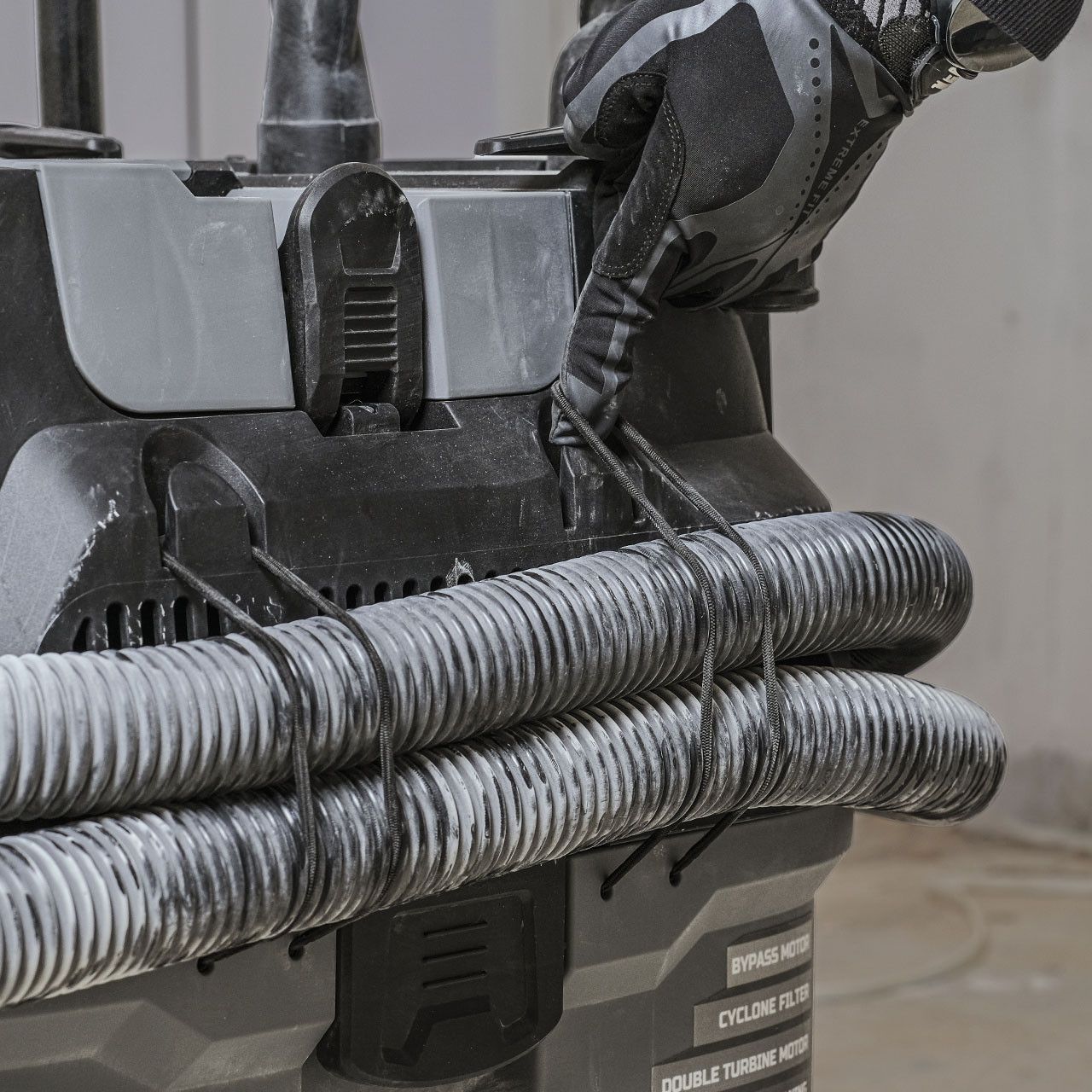 Пылесос строительный Bort BAX-600E