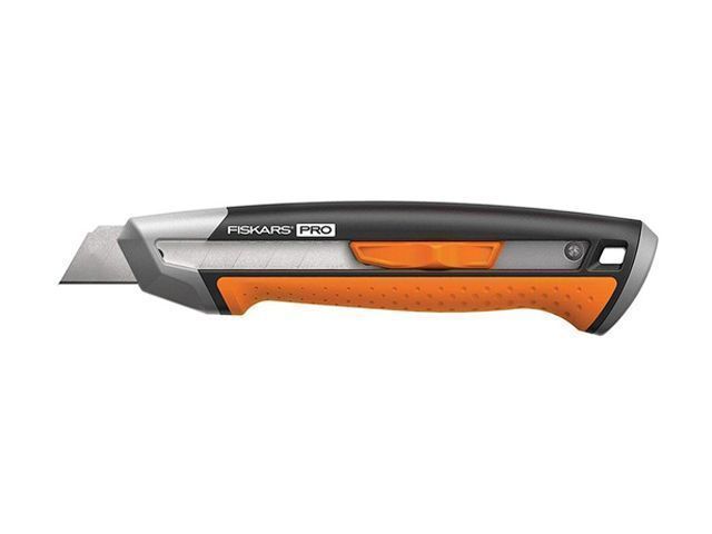 Нож с выдвижным, сменным лезвием 18mm CarbonMax  FISKARS 1027227