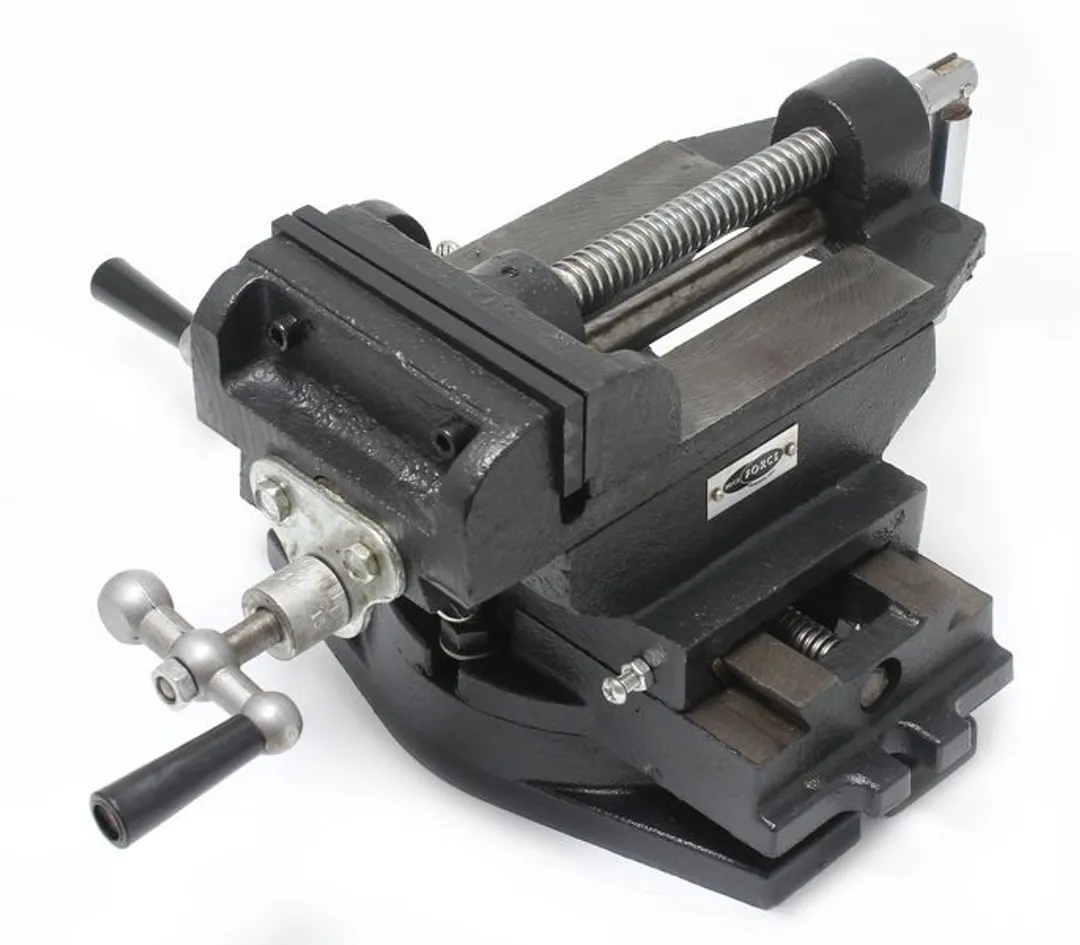 Тиски станочные с дополнительными винтовыми менханизмами для регулировки направления ''вперед-назад'', ''лево-право''5''-125мм RockFORCE RF-329211